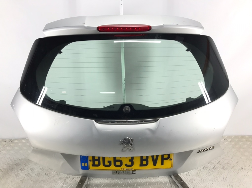 Крышка багажника для Peugeot 208, 2013 г. 1.0 i бензин б/у
