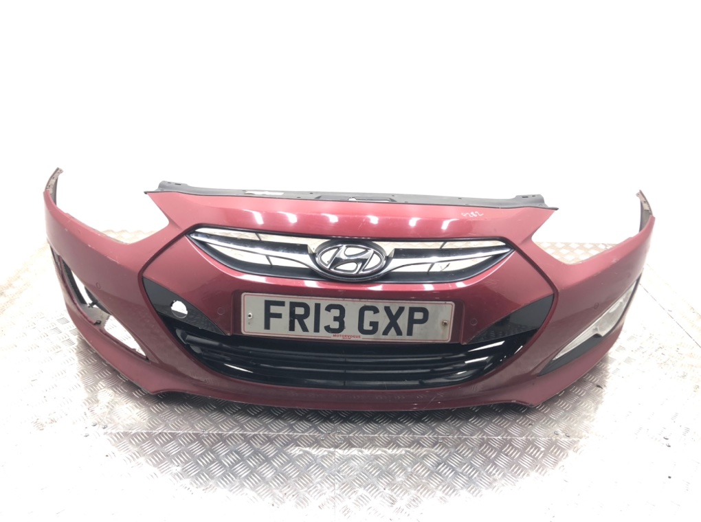 Бампер передний для Hyundai i40, 2013 г. 1.7 CRDi дизель б/у