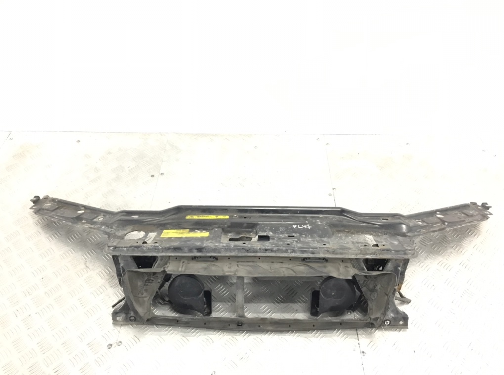 Планка под капот для Volvo V70, 2000 г. 2.4 i бензин б/у