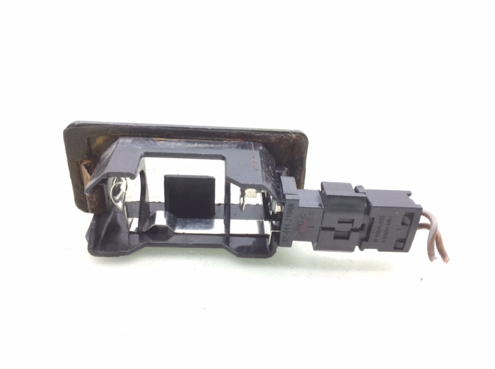 Подсветка номера для BMW 3 E90/E91/E92/E93, 2005 г. 2.0 TD дизель б/у — фото 2