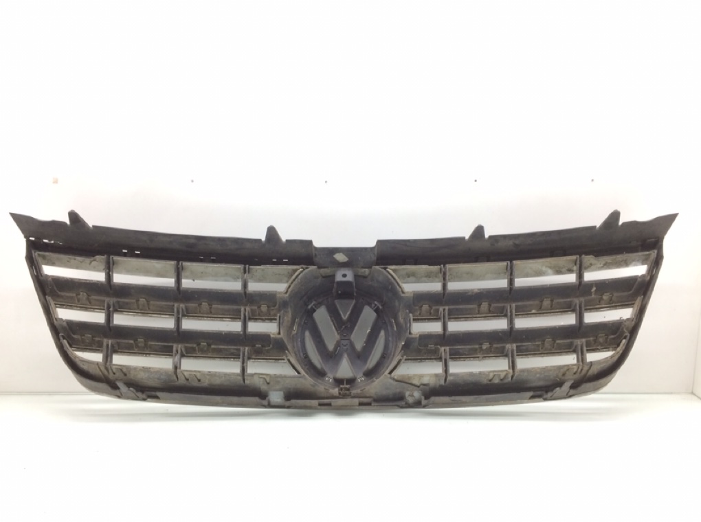 Решетка радиатора для Volkswagen Touareg, 2005 г. 3.0 TDi дизель б/у — фото 4