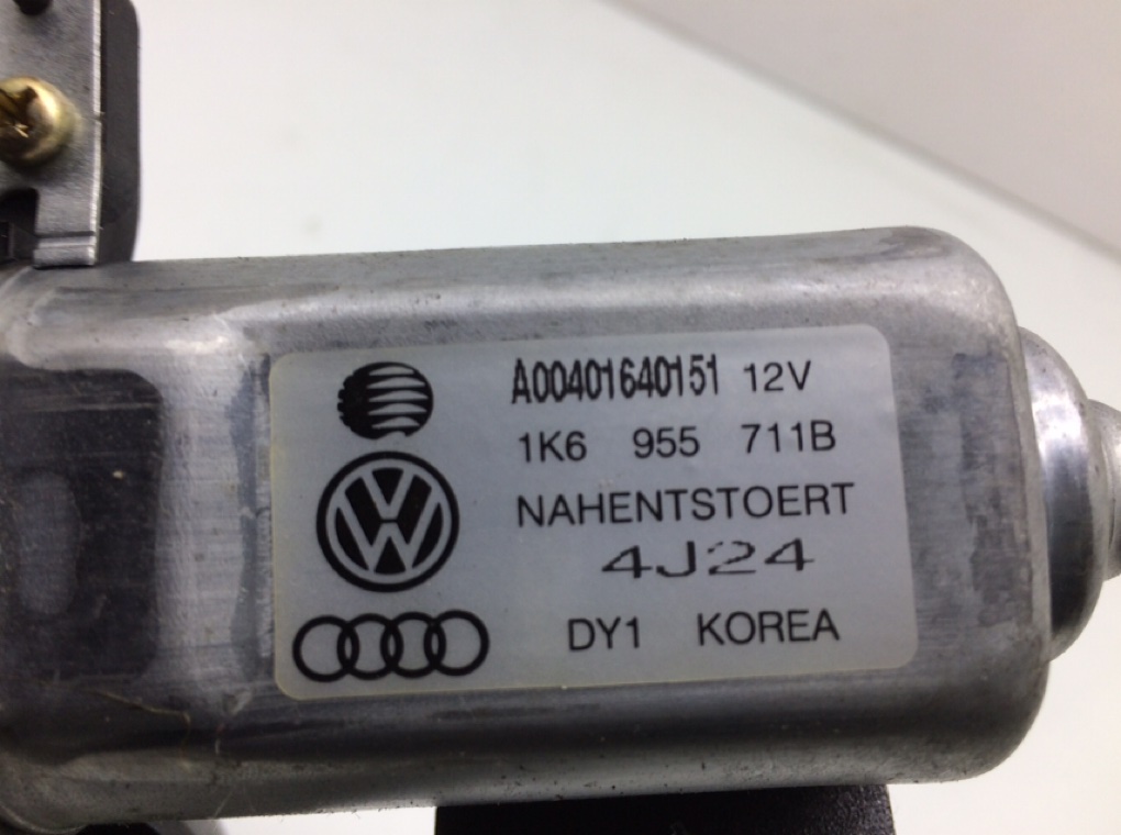 Моторчик заднего стеклоочистителя (дворника) для Volkswagen Golf, 2004 г. 2.0 TDi дизель б/у — фото 6