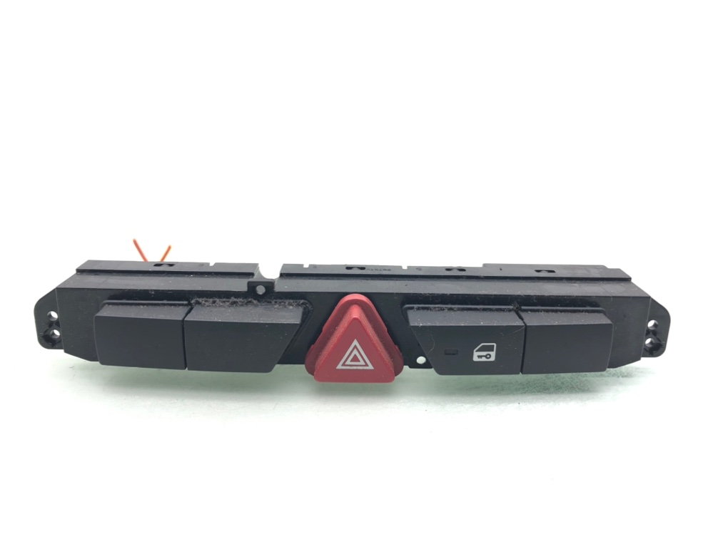 Кнопка аварийной сигнализации для Kia Ceed, 2009 г. 1.6 CRDi дизель б/у