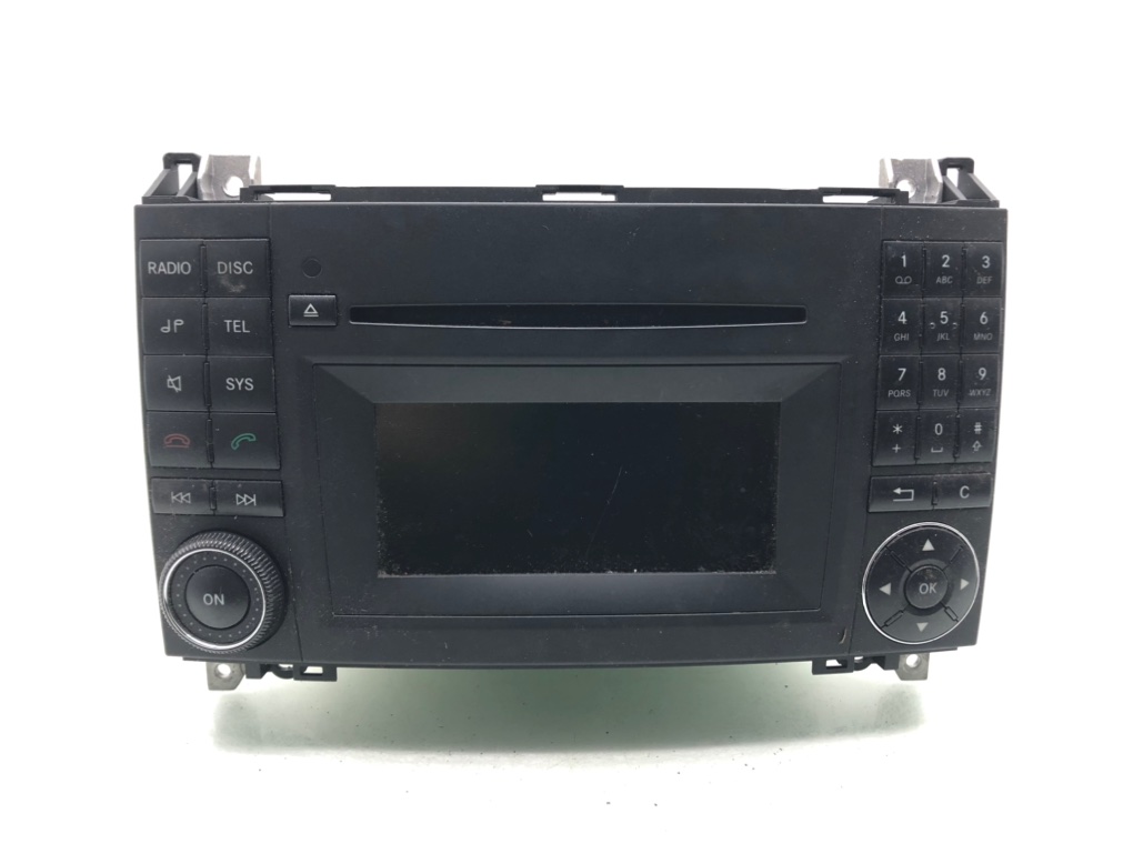 Магнитола для Mercedes B W245, 2010 г. 1.7 i бензин б/у