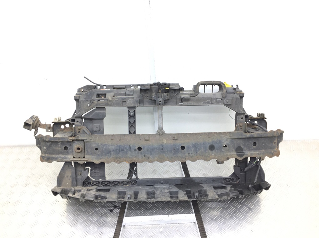 Панель передняя (телевизор) для Ford Fiesta, 2009 г. 1.6 TDCi дизель б/у