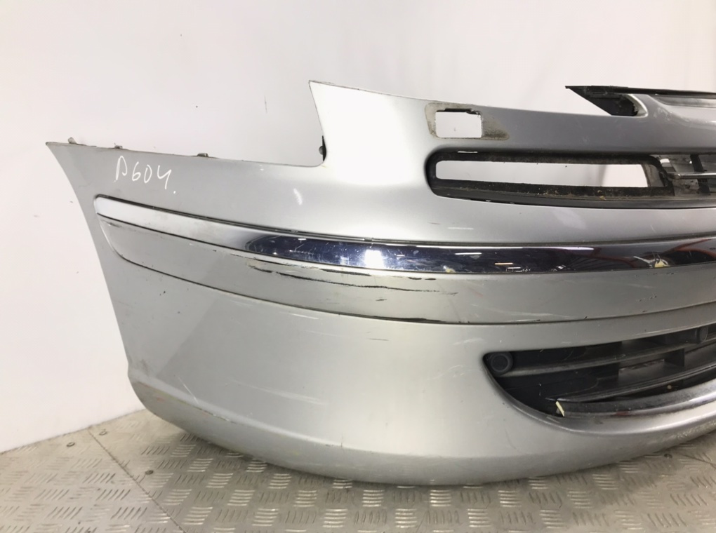 Бампер передний для Peugeot 807, 2008 г. 2.2 HDi дизель б/у — фото 2