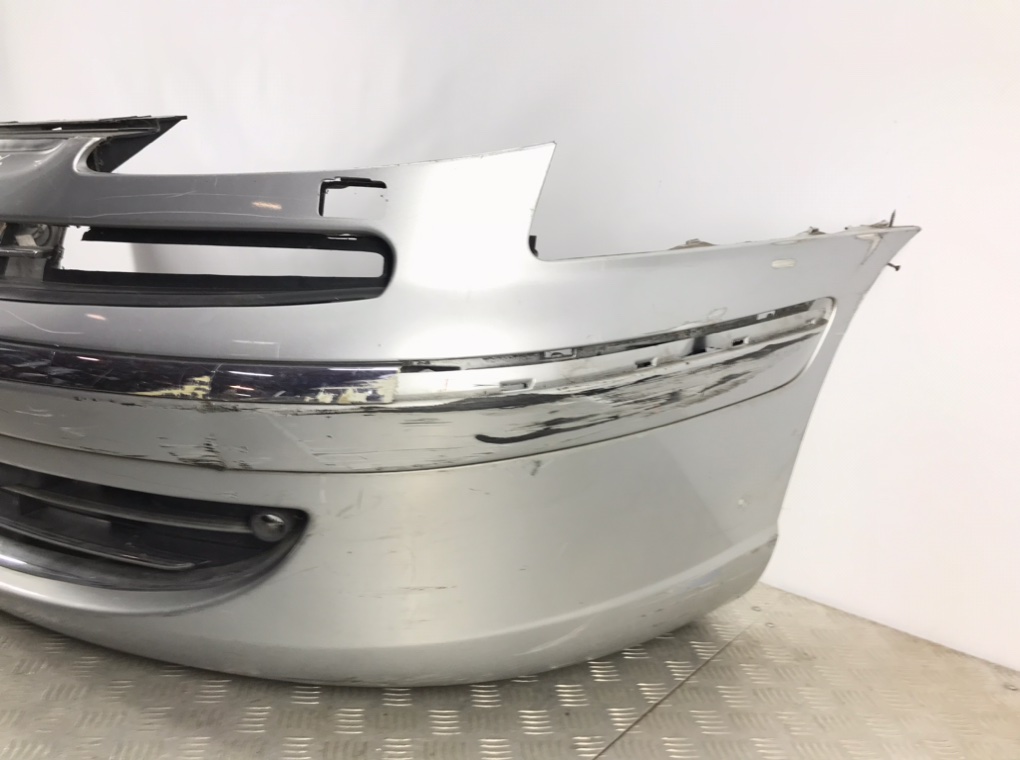 Бампер передний для Peugeot 807, 2008 г. 2.2 HDi дизель б/у — фото 3
