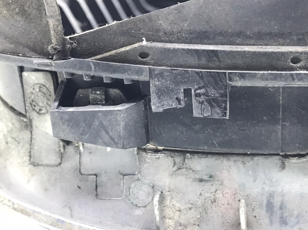 Решетка радиатора для BMW 3 E46, 2005 г. 2.5 i бензин б/у — фото 7