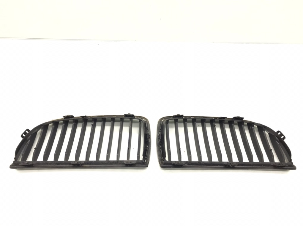 Решетка радиатора для BMW 3 E90/E91/E92/E93, 2005 г. 2.0 TD дизель б/у — фото 3