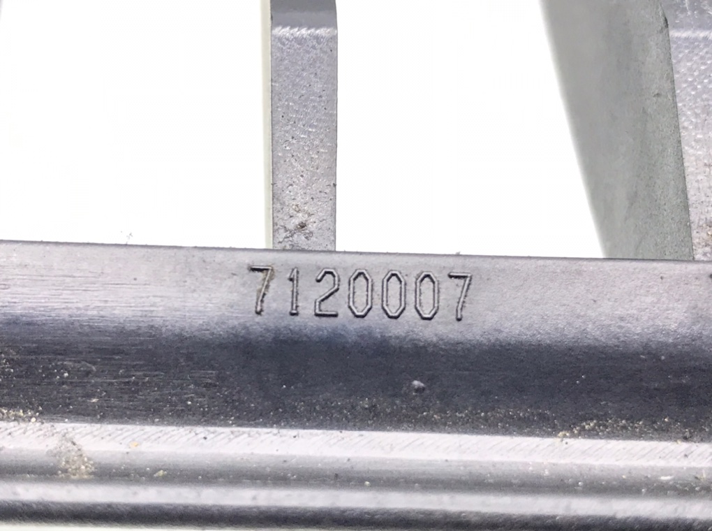 Решетка радиатора для BMW 3 E90/E91/E92/E93, 2005 г. 2.0 TD дизель б/у — фото 6
