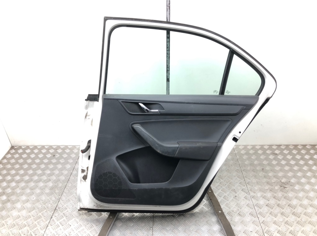 Дверь задняя правая для Skoda Rapid, 2013 г. 1.6 TDi дизель б/у — фото 2