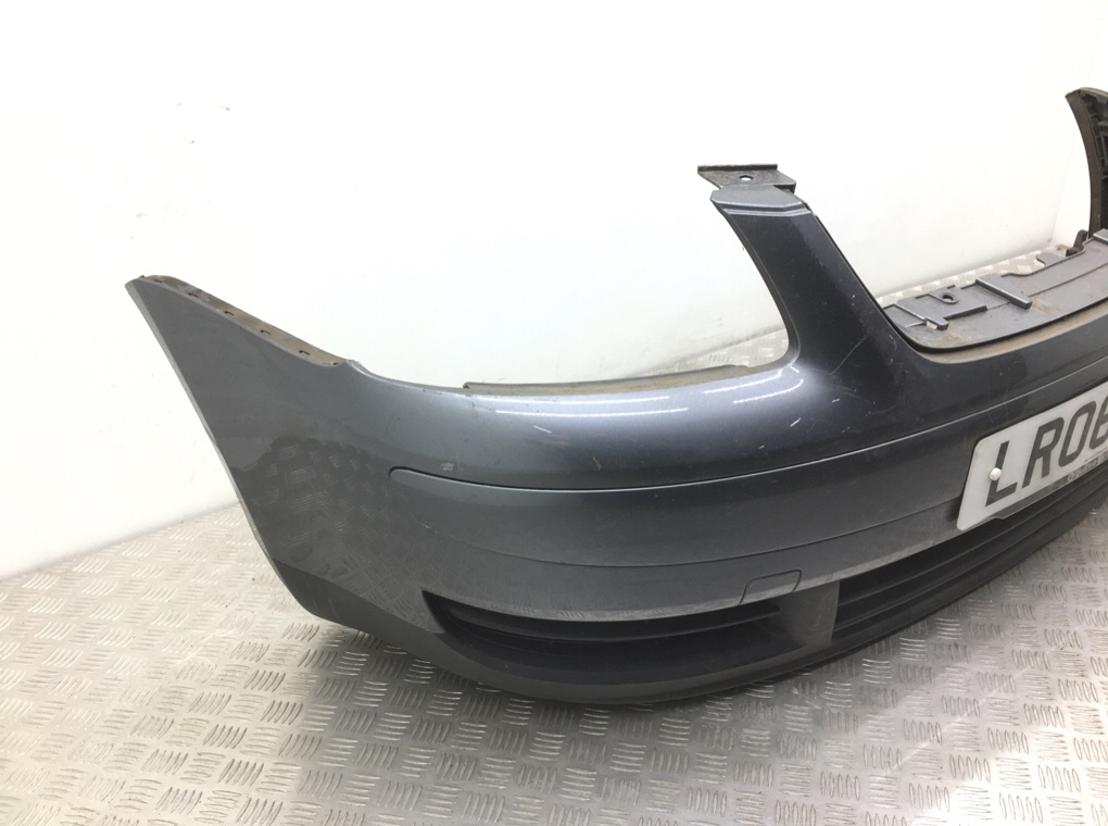 Бампер передний для Volkswagen Touran, 2006 г. 2.0 TDi дизель б/у — фото 3