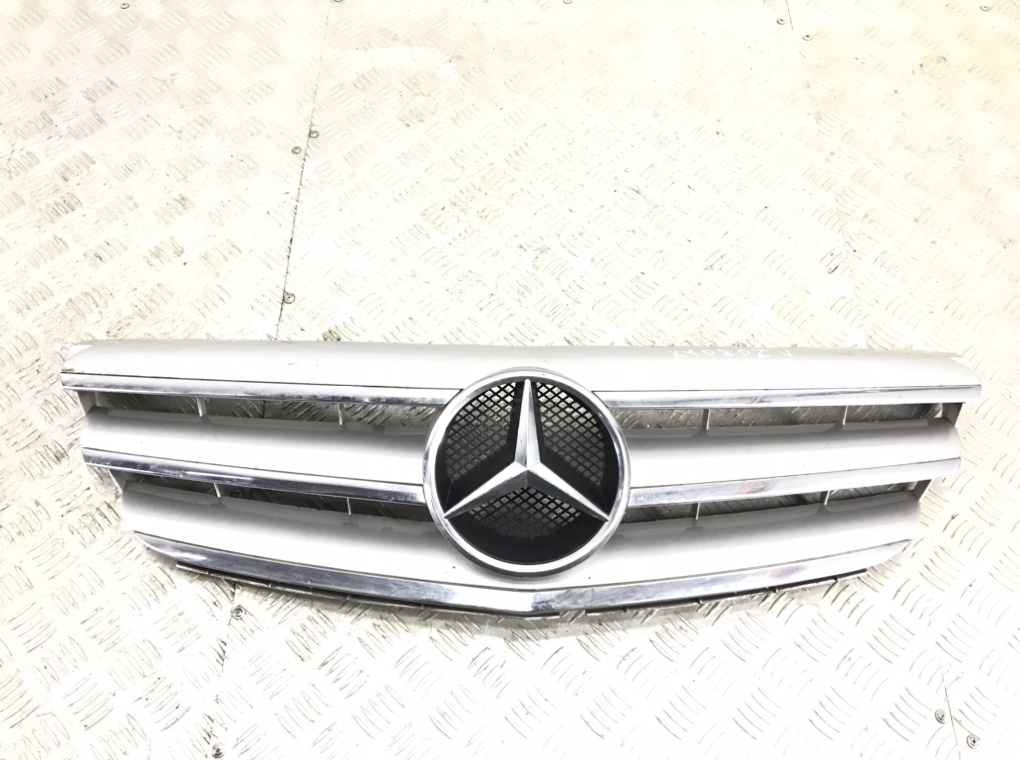 Решетка радиатора для Mercedes B W245, 2008 г. 2.0 CDi дизель б/у