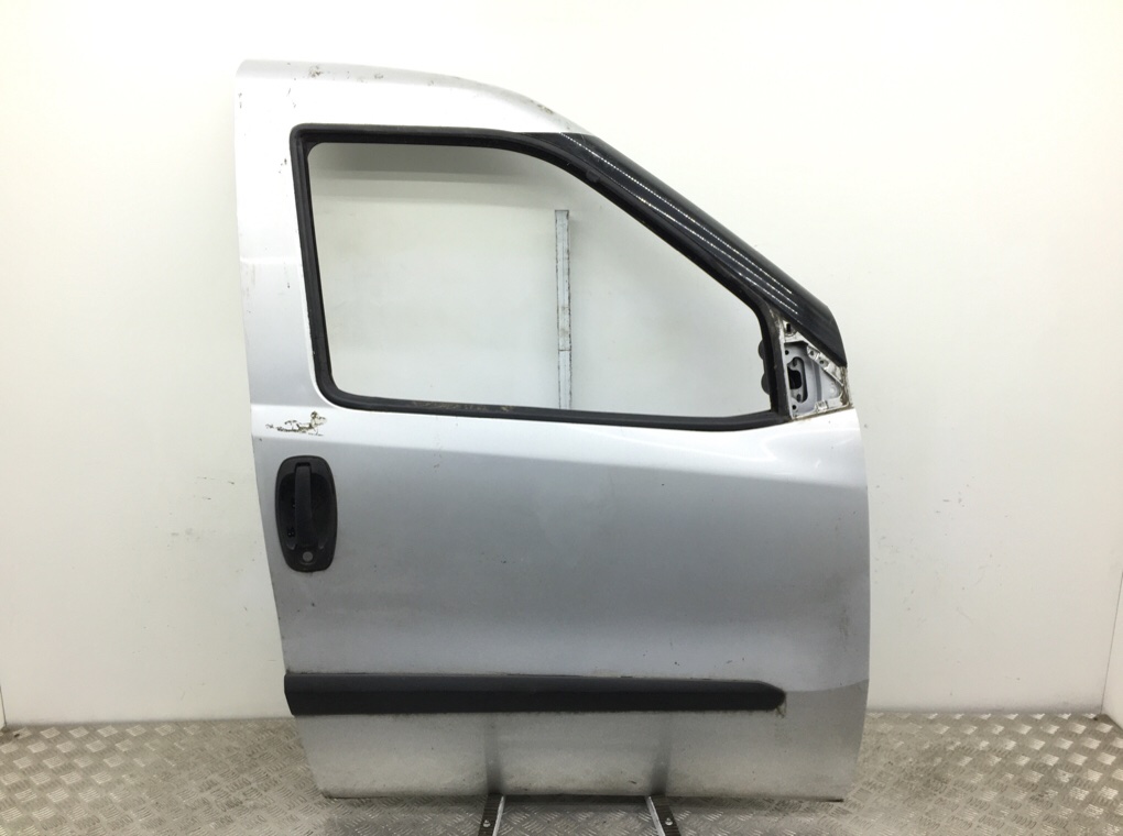 Дверь передняя правая для Opel Combo, 2016 г. 1.3 CDTI дизель б/у