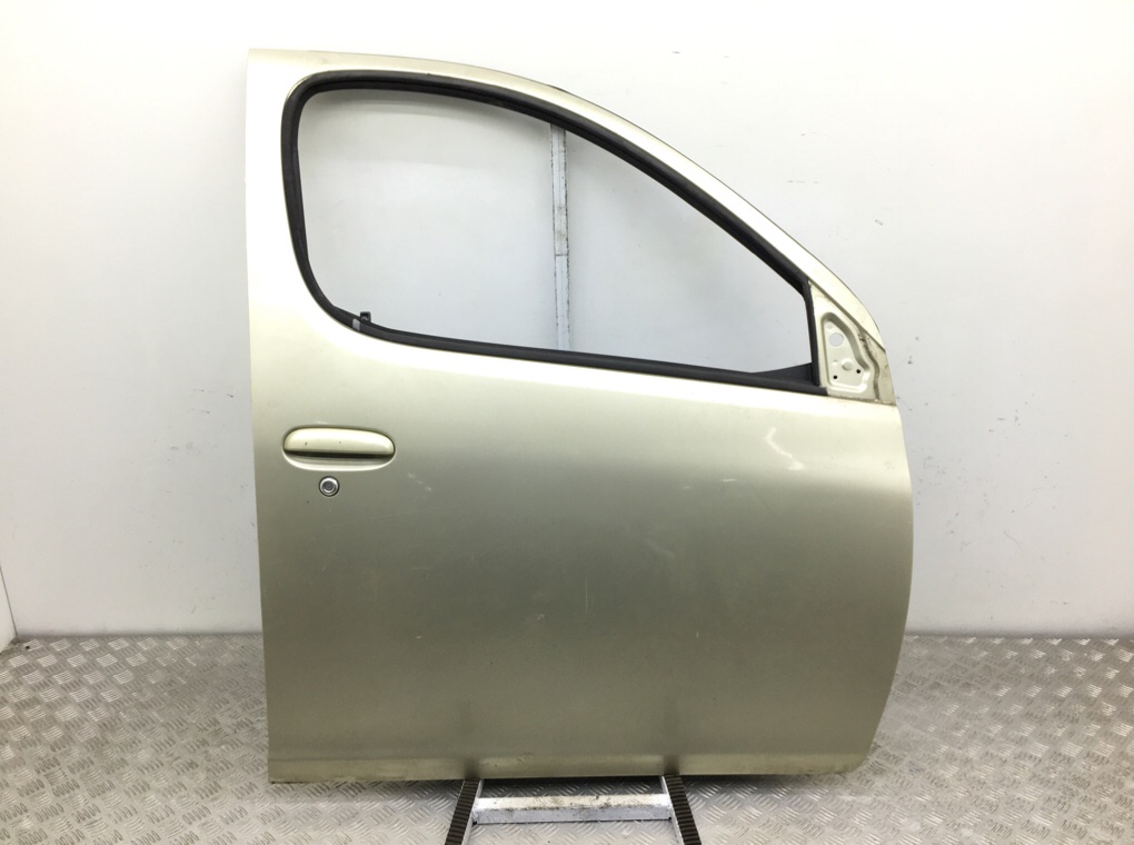 Дверь передняя правая для Toyota Yaris Verso, 2004 г. 1.3 i бензин б/у