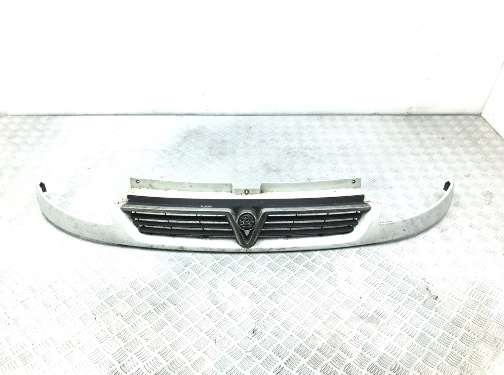 Решетка радиатора для Opel Vivaro, 2005 г. 1.9 DCi дизель б/у