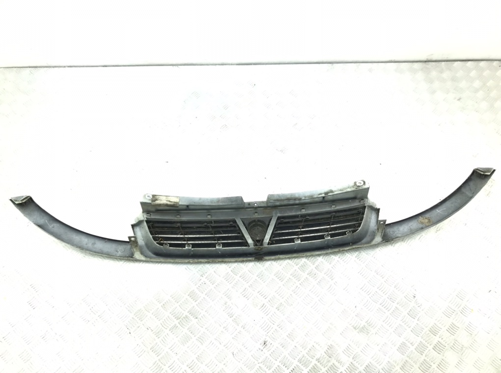 Решетка радиатора для Opel Vivaro, 2005 г. 1.9 DCi дизель б/у — фото 3