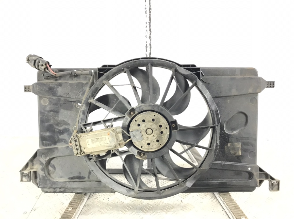 Вентилятор радиатора для Volvo V50, 2008 г. 2.0 TD дизель б/у