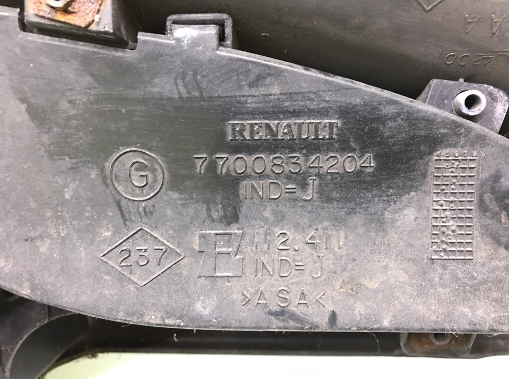 Решетка радиатора для Renault Scenic, 1998 г. 1.9 DTi дизель б/у — фото 5