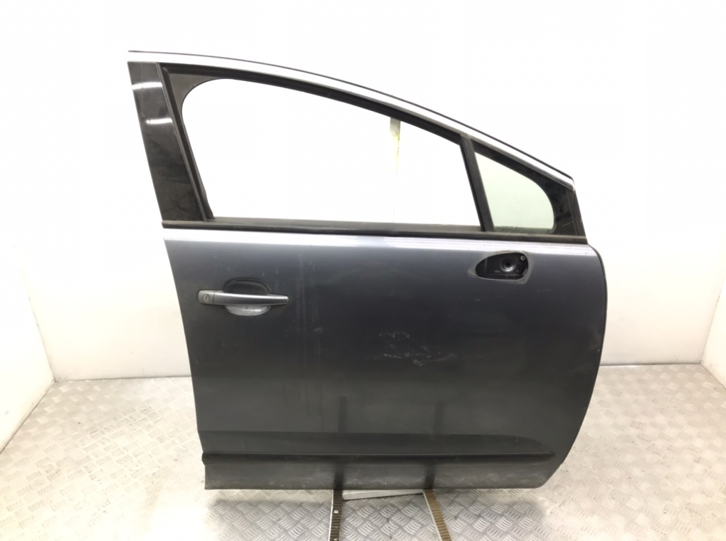 Дверь передняя правая для Peugeot 3008, 2011 г. 1.6 HDi дизель б/у