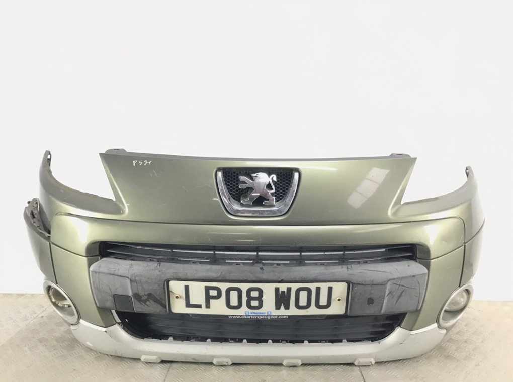Бампер передний для Peugeot Partner, 2008 г. 1.6 HDi дизель б/у