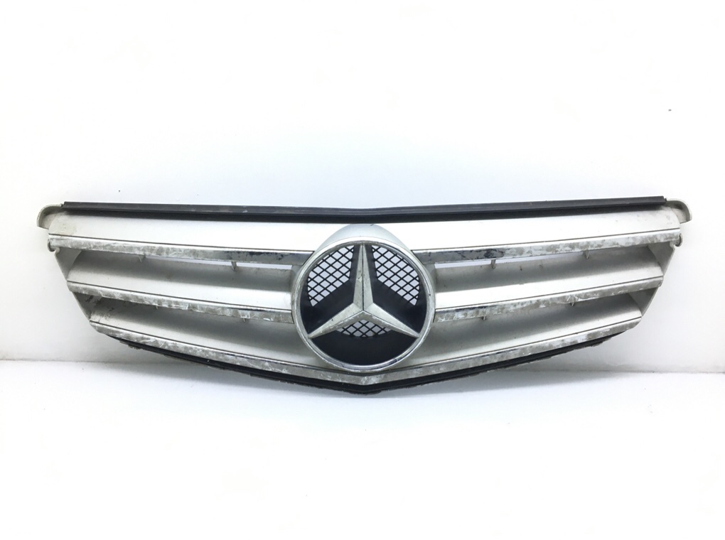 Решетка радиатора для Mercedes C W204, 2008 г. 2.2 CDi дизель б/у