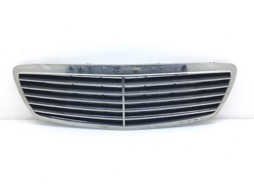 Решетка радиатора для Mercedes E W211, 2006 г. 2.2 CDi дизель б/у