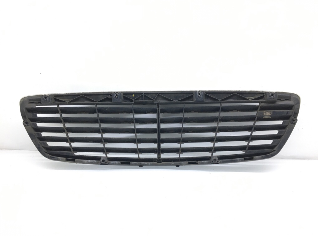 Решетка радиатора для Mercedes E W211, 2006 г. 2.2 CDi дизель б/у — фото 3
