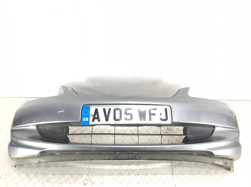 Бампер передний для Honda Civic, 2005 г. 1.6 i бензин б/у