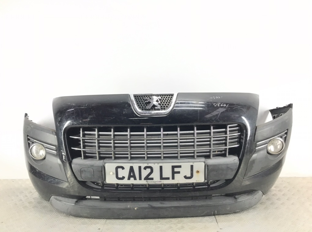 Бампер передний для Peugeot 3008, 2012 г. 1.6 HDi дизель б/у
