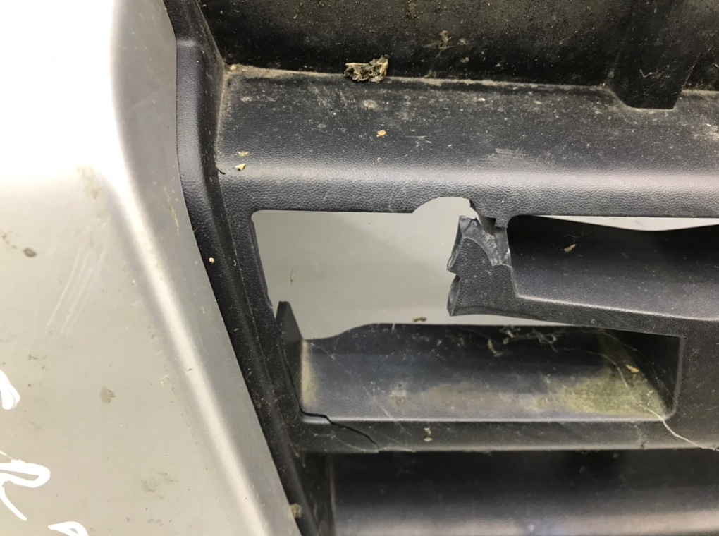 Решетка радиатора для Nissan NV400, 2017 г. 2.3 DCi дизель б/у — фото 5