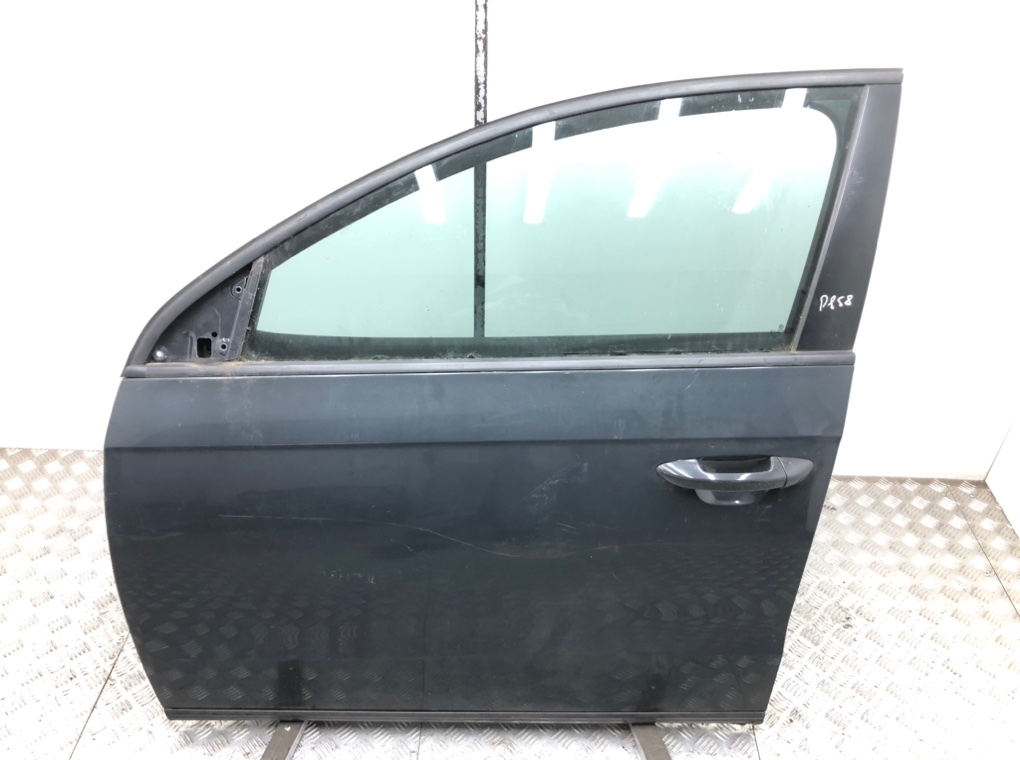 Дверь передняя левая для Volkswagen Passat, 2011 г. 1.6 TDi дизель б/у