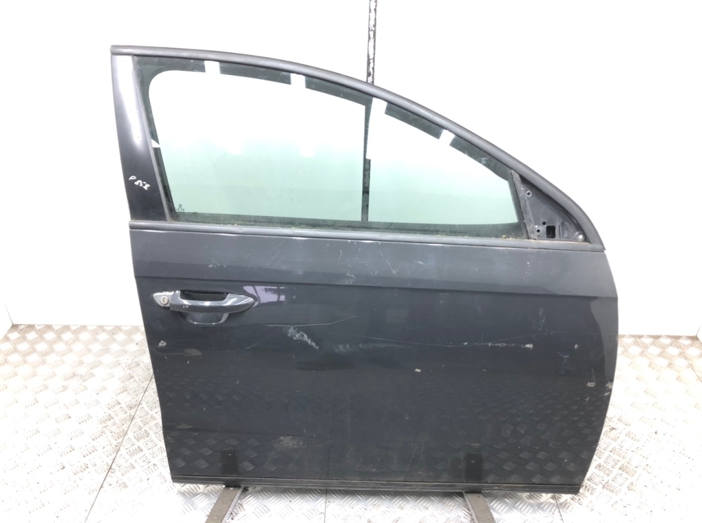 Дверь передняя правая для Volkswagen Passat, 2011 г. 1.6 TDi дизель б/у