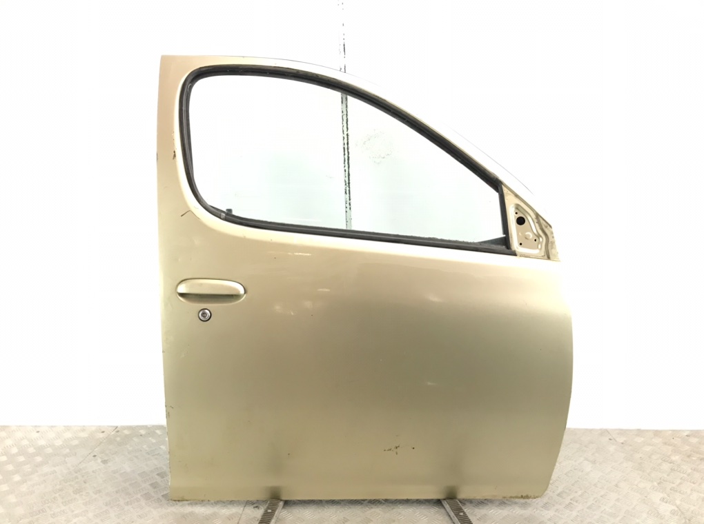 Дверь передняя правая для Toyota Yaris Verso, 2001 г. 1.3 i бензин б/у