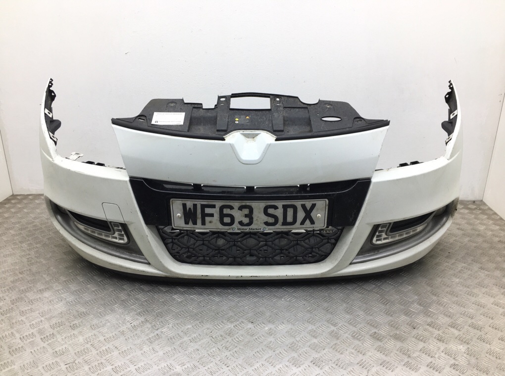 Бампер передний для Renault Megane, 2013 г. 1.6 i бензин б/у