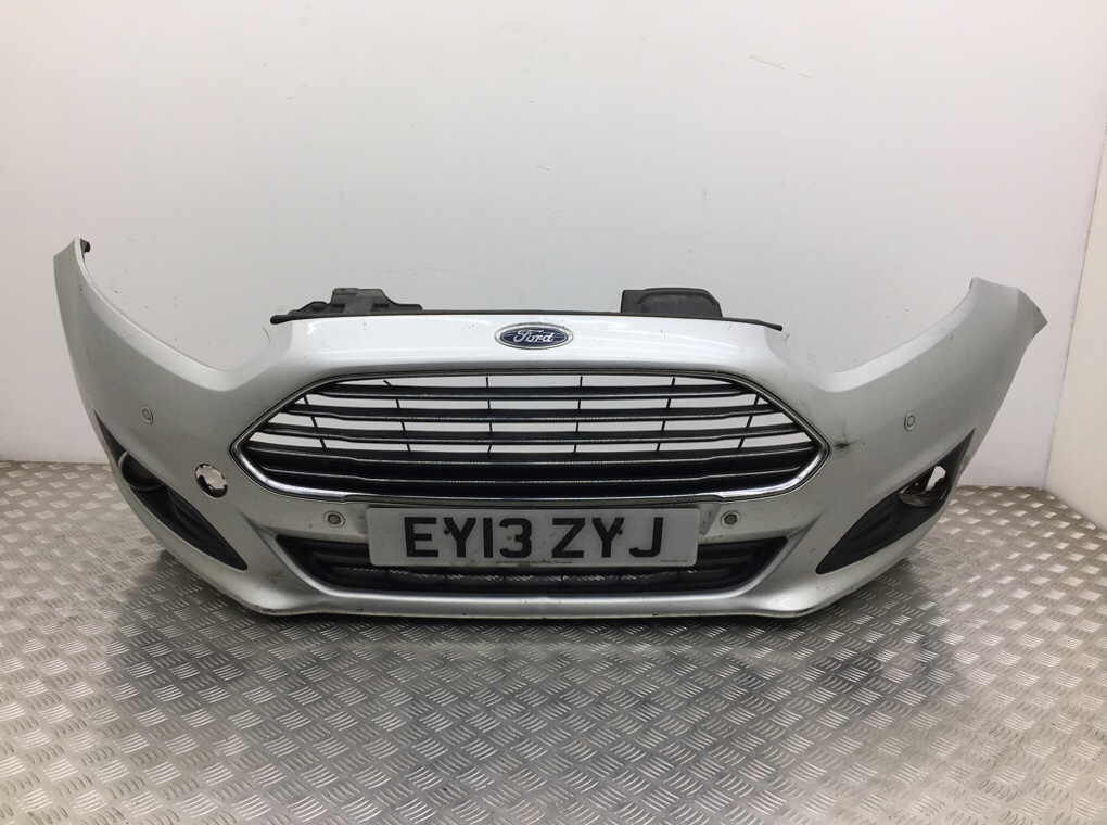 Бампер передний для Ford Fiesta, 2013 г. 1.6 TDCi дизель б/у