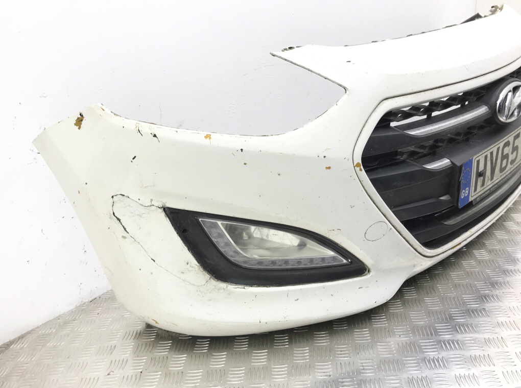 Бампер передний для Hyundai i30, 2015 г. 1.6 CRDi дизель б/у — фото 3