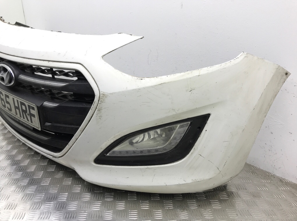 Бампер передний для Hyundai i30, 2015 г. 1.6 CRDi дизель б/у — фото 4