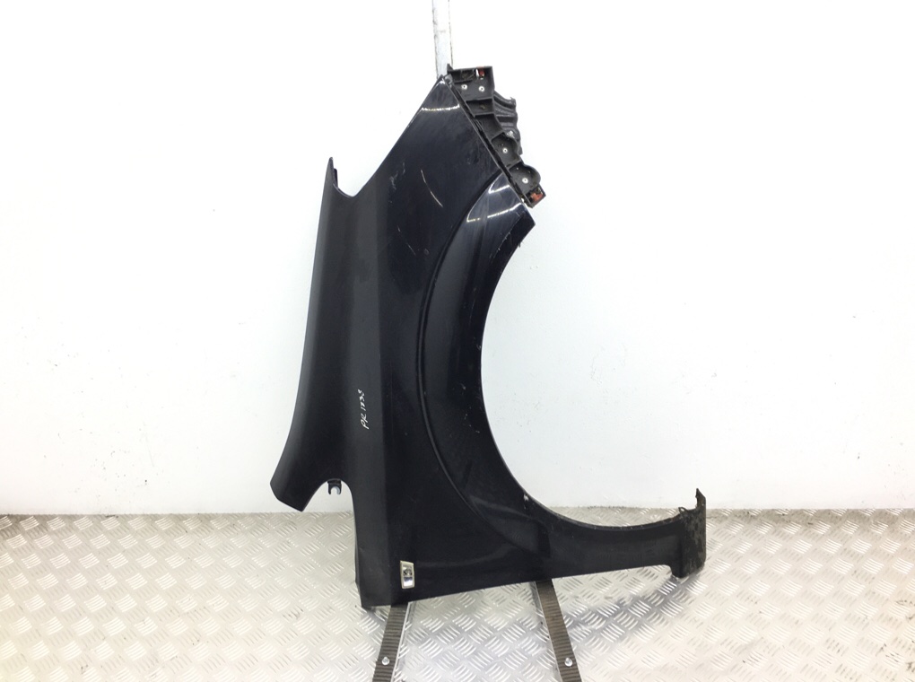 Крыло переднее правое для Opel Zafira, 2008 г. 1.9 CDTi дизель б/у