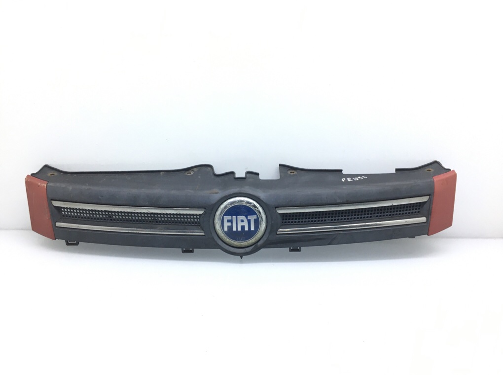 Решетка радиатора для Fiat Panda, 2007 г. 1.3 JTD дизель б/у