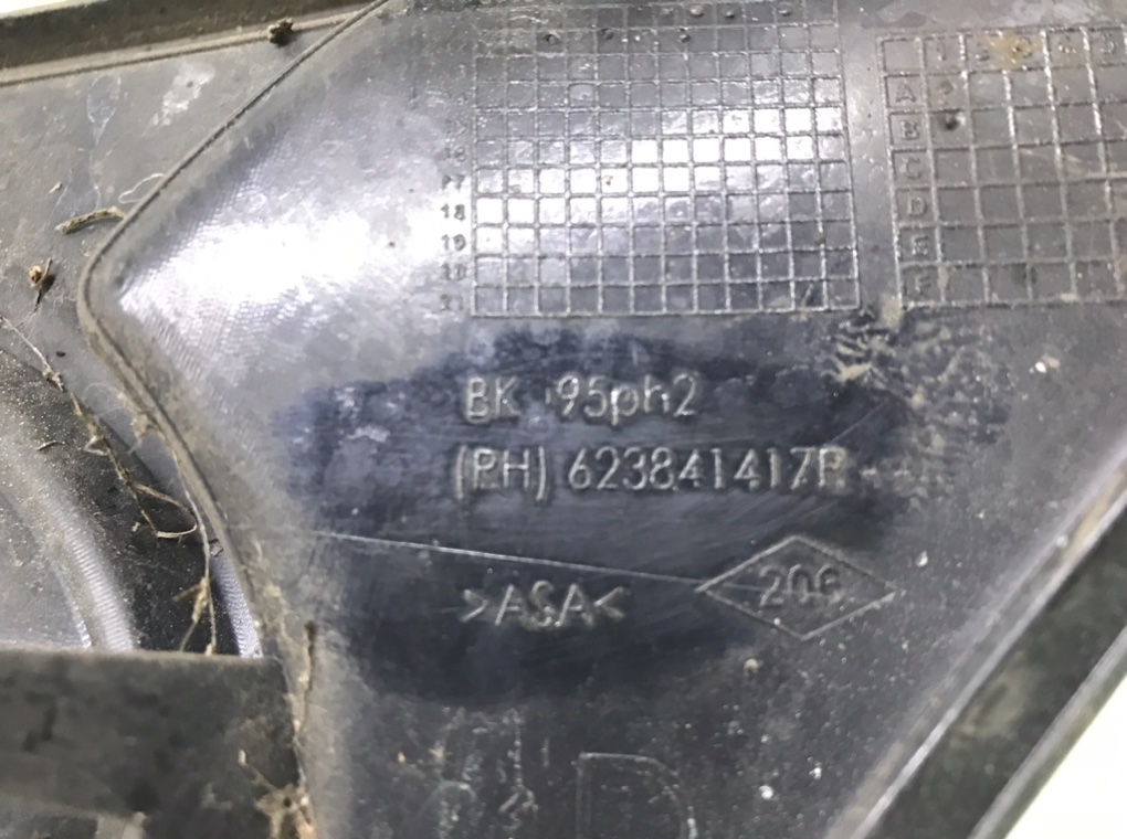 Заглушка (решетка) в бампер передний для Renault Megane, 2012 г. 1.5 DCi дизель б/у — фото 5
