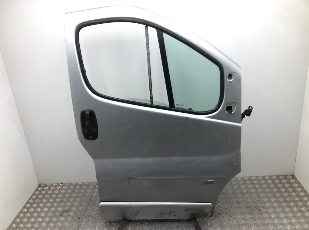 Дверь передняя правая для Opel Vivaro, 2011 г. 2.5 DCI дизель б/у