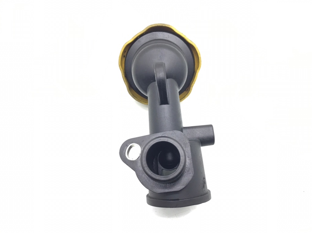 Маслозаливная горловина для Opel Corsa, 2012 г. 1.3 CDTi дизель б/у — фото 3