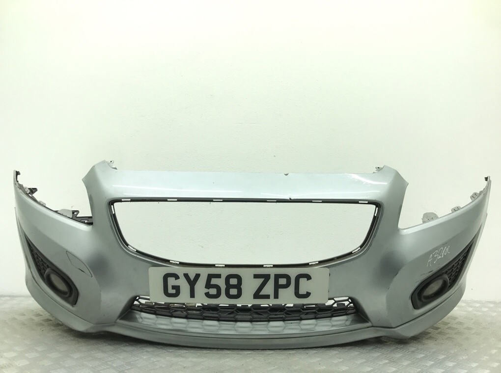 Бампер передний для Volvo C30, 2008 г. 2.4 D дизель б/у