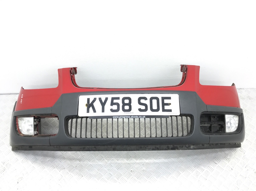 Бампер передний для Skoda Roomster, 2009 г. 1.9 TDi дизель б/у
