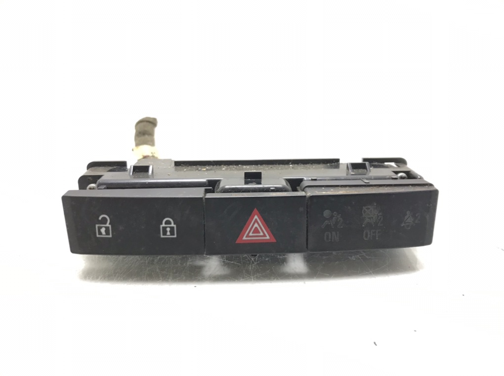 Кнопка аварийной сигнализации для Opel Astra, 2011 г. 1.7 CDTi дизель б/у