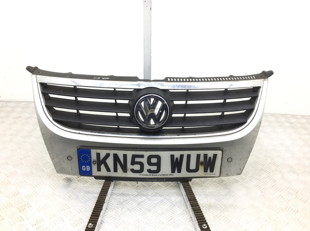 Решетка радиатора для Volkswagen Touran, 2009 г. 2.0 TDi дизель б/у