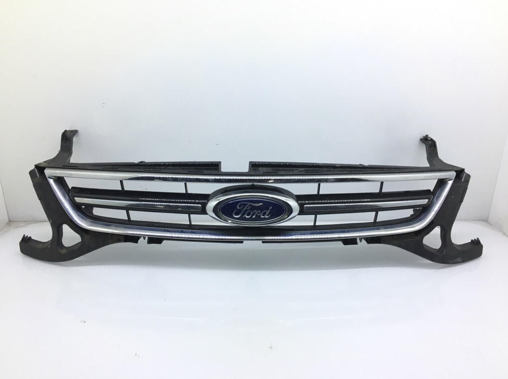 Решетка радиатора для Ford Mondeo, 2014 г. 2.0 TDCi дизель б/у