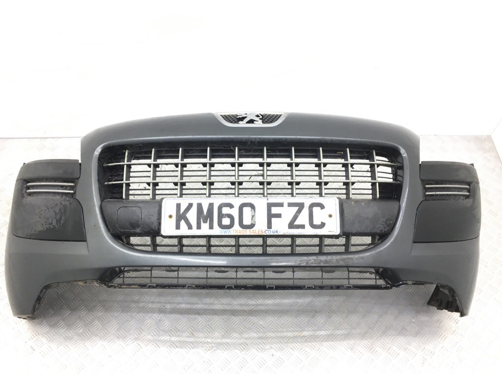 Бампер передний для Peugeot 3008, 2010 г. 1.6 HDi дизель б/у