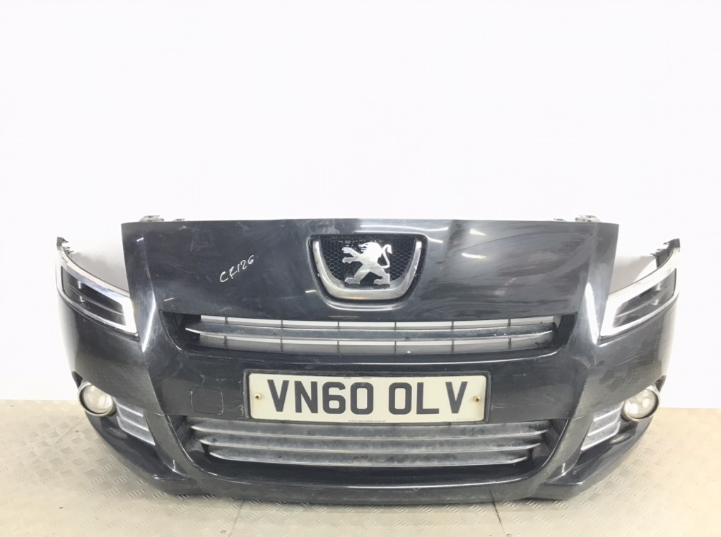 Бампер передний для Peugeot 5008, 2011 г. 1.6 HDi дизель б/у